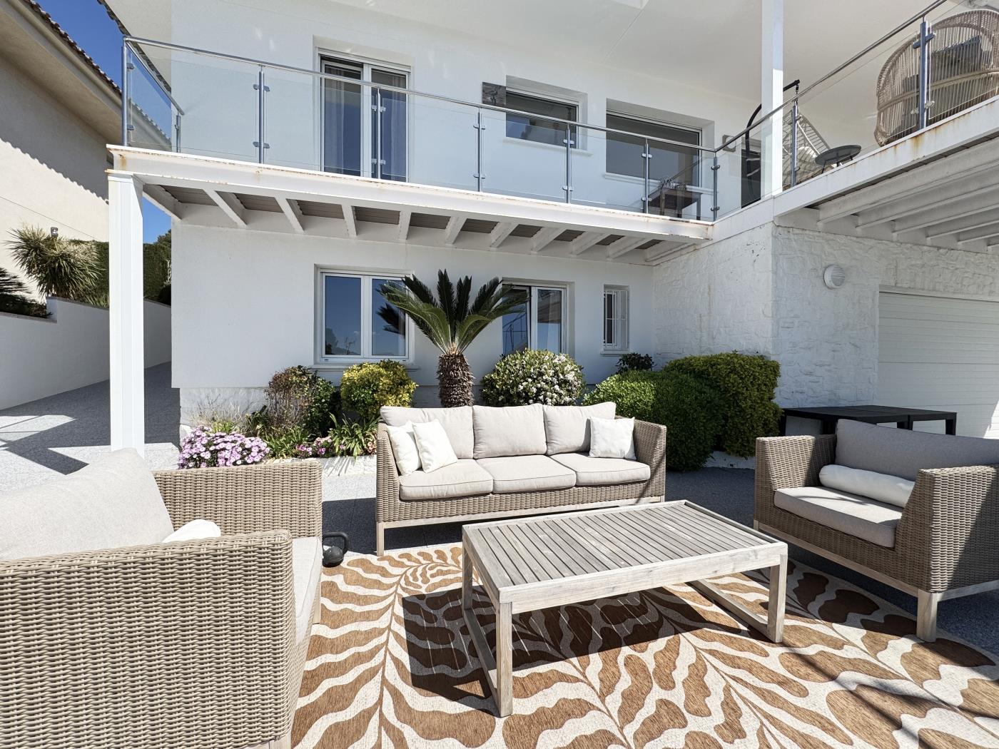 Villa Sabina - gran villa con jardín y gran piscina en Montgó en l'Escala