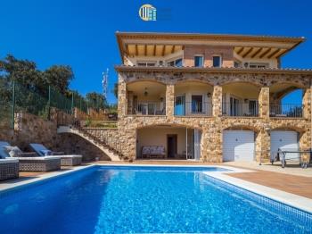 Villa El Cimblau with panoramic sea views and private pool