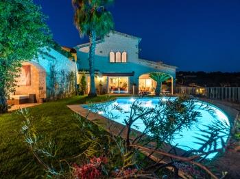 Villa Azucena con vistas al mar y la montaña, piscina, bonito jardín y Wi-Fi