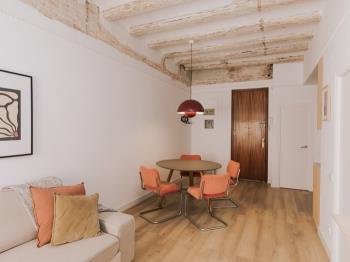 Bright Designer Flat in the Heart of Poble Sec - Apartamento en Barcelona