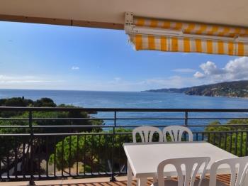 Apartament APARTMENT WITH SEA VIEW, SHARED POOL AND GARDEN, PARKING