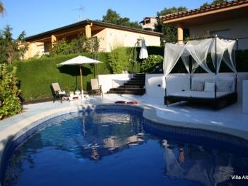 VILLA AITANA, WITH A PRIVATE POOL, WIFI ET PARKING