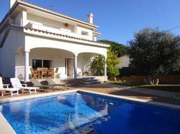 VILLA JONCS, BIG HOUSE WITH PRIVATE POOL, WIFI, PARKING