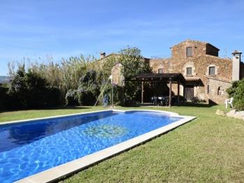 VILLA MAS - TRADITIONAL MASIA WITH SWIMMING POOL IN THE MIDDLE OF NATURE