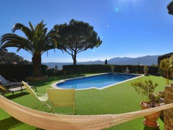 VILLA WITH PRIVATE POOL WITH VIEW TO THE WALLEY