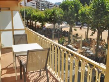 Apartament APARTAMENT BEACH FOR 6 PEOPLE, RENOVATED AND AT THE SEAFRONT, WIFI, AC
