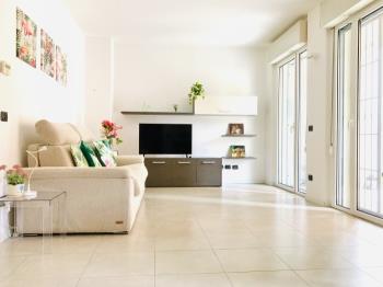 WIDE STUDIO WITH BALCONY