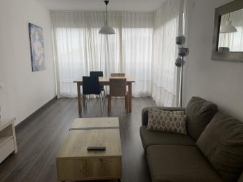 Apartamento con vistas espectaculares y piscina - Apartamento en Castelldefels