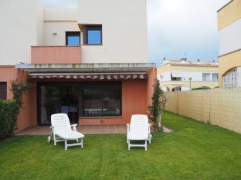 House in L'Escala, private garden and community swimming pool