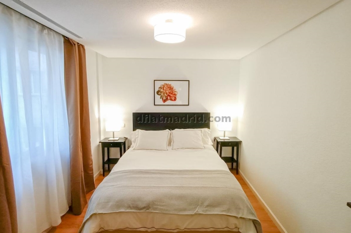 Apartamento interior en Almagro totalmente amueblado #210 en Madrid
