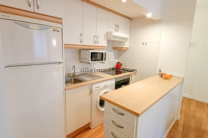Apartamento interior en Almagro totalmente amueblado #210 en Madrid