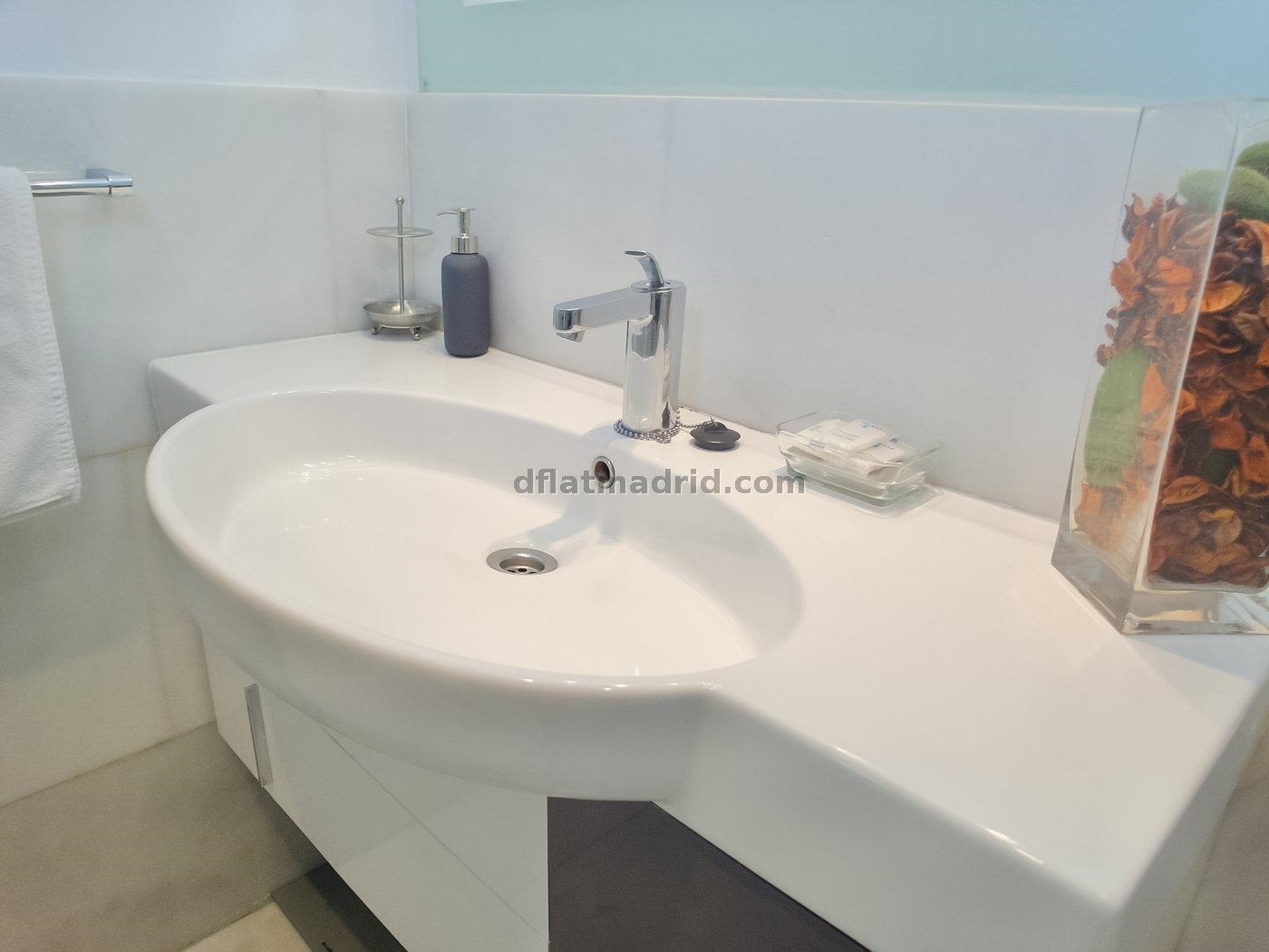 Apartamento exterior cerca de la Castellana con vistas #235 en Madrid