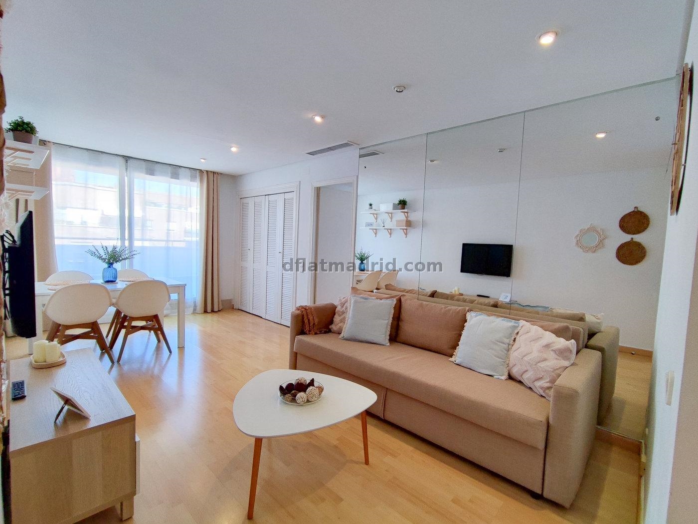 Apartamento exterior cerca de la Castellana con terraza #239 en Madrid
