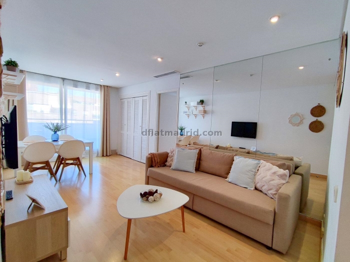 Apartamento exterior cerca de la Castellana con terraza #239 en Madrid