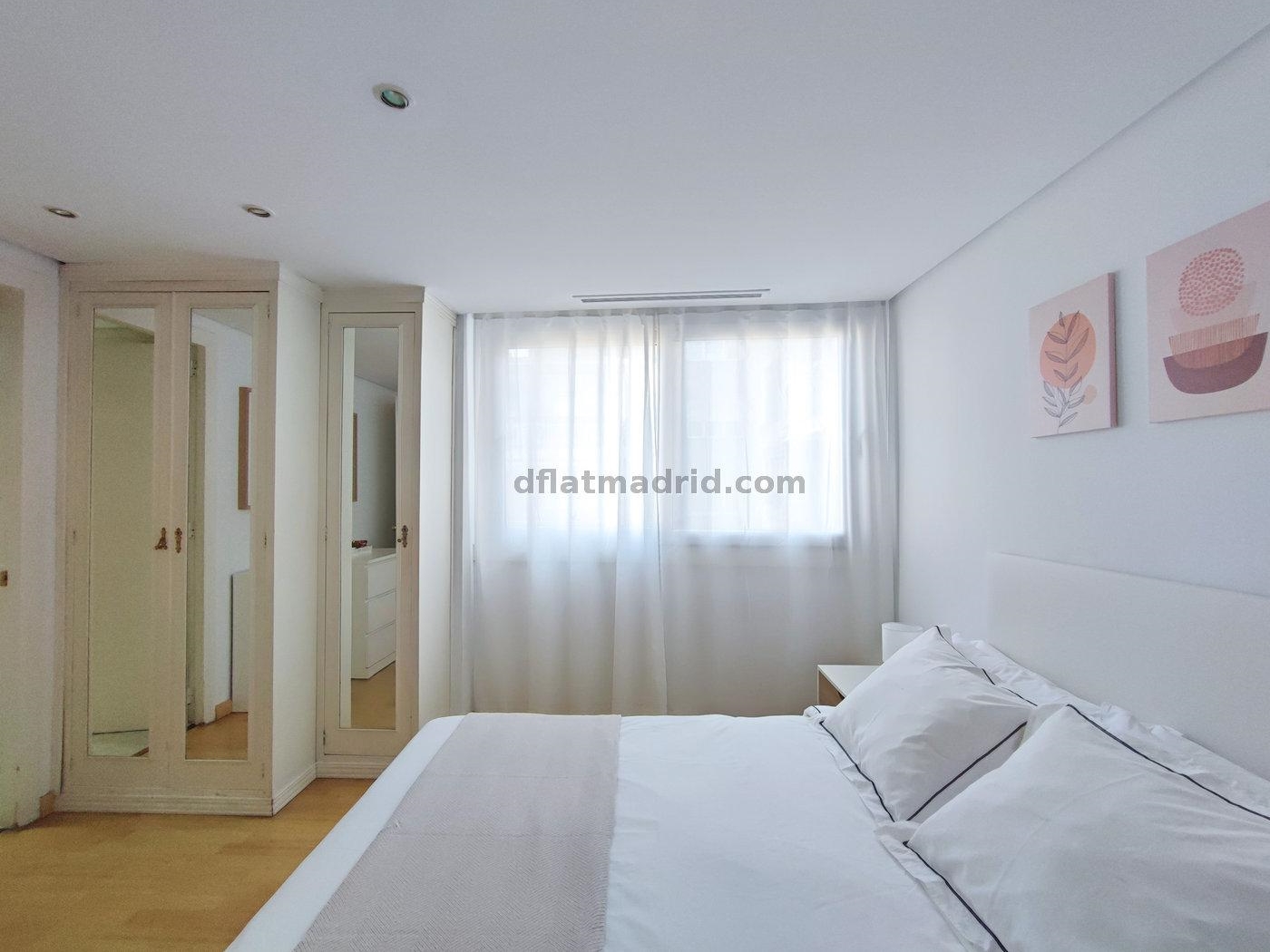 Apartamento exterior cerca de la Castellana con terraza #239 en Madrid