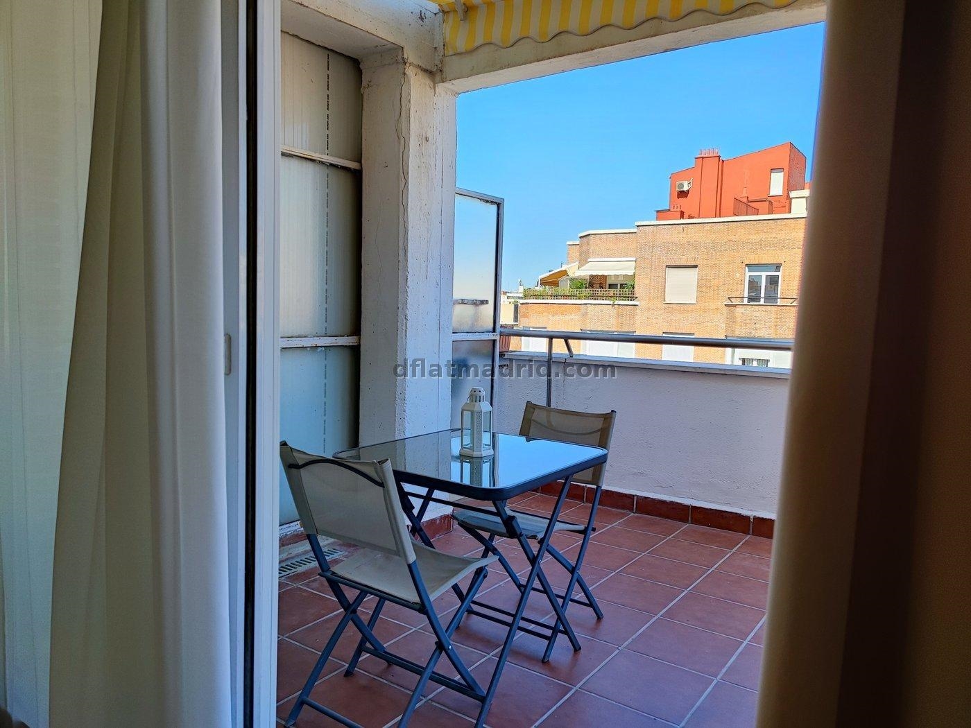 Apartamento exterior cerca de la Castellana con terraza #239 en Madrid