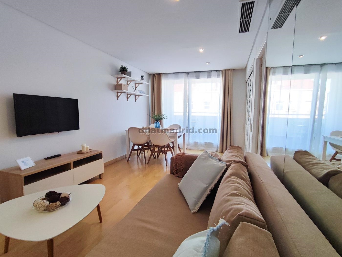 Apartamento exterior cerca de la Castellana con terraza #239 en Madrid