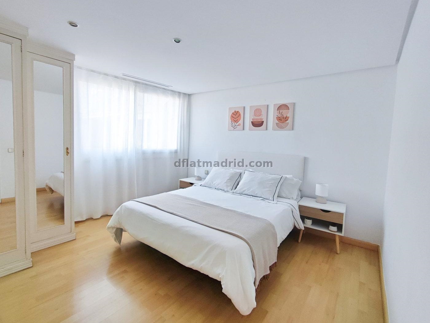 Apartamento exterior cerca de la Castellana con terraza #239 en Madrid