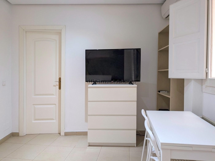 Bright Apartment in Centro of 1 Bedroom #324 in Madrid
