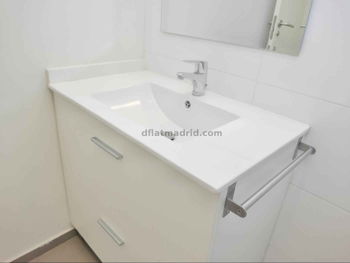 Bright Apartment in Centro of 2 Bedrooms #1021 in Madrid