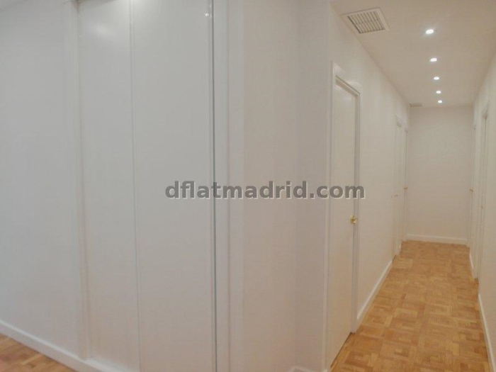 Apartamento Amplio en Moncloa de 3 Dormitorios #1565 en Madrid
