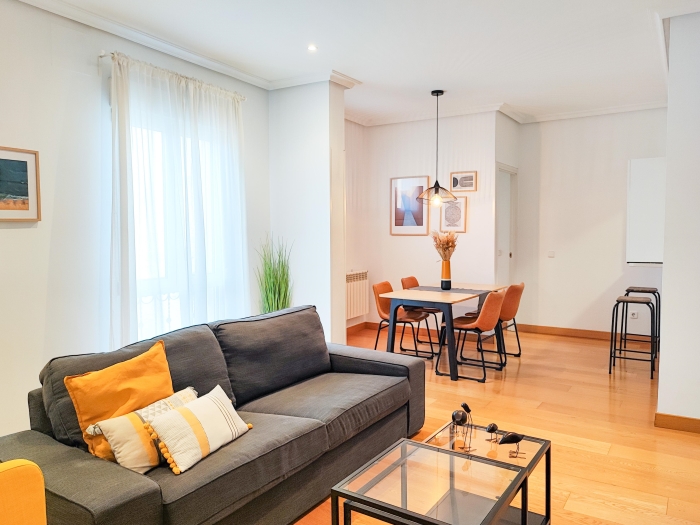 Apartamento en Chamberi de 3 Dormitorios #1838 en Madrid