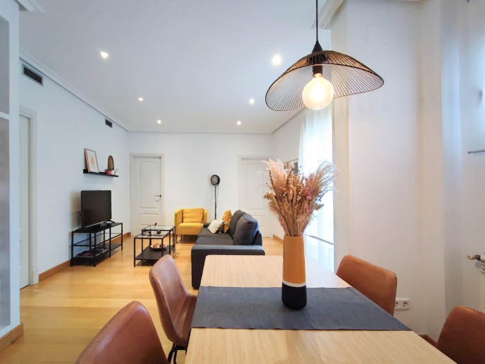 Apartamento en Chamberi de 3 Dormitorios #1838 en Madrid