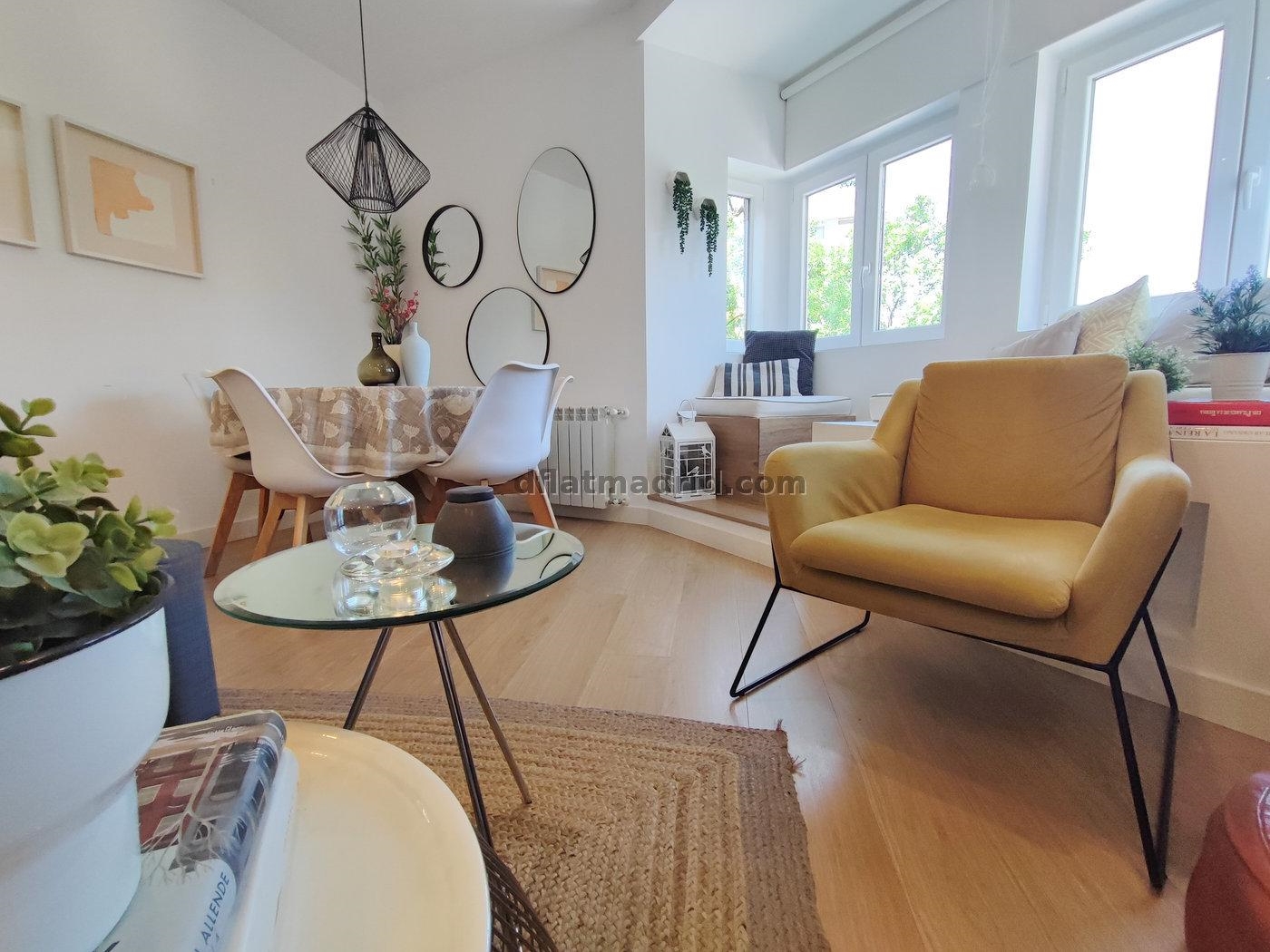 Apartamento Amplio en Tetuan de 3 Dormitorios #1972 en Madrid
