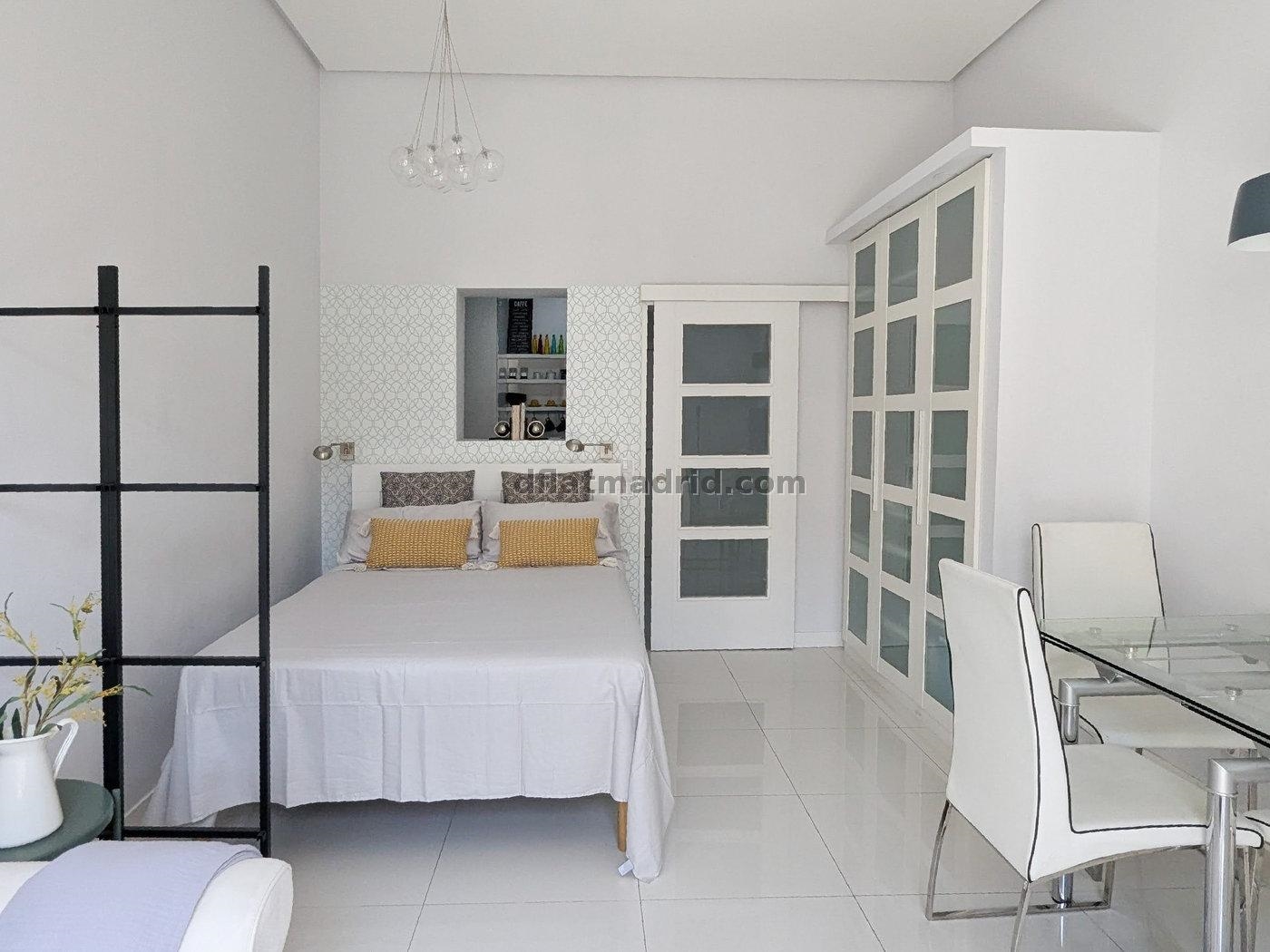 Bright Studio in Centro #1984 in Madrid