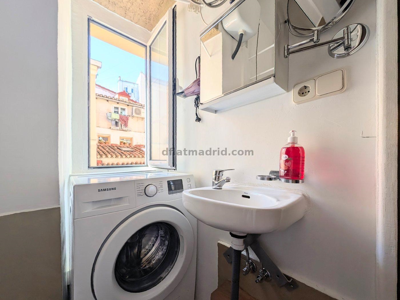 Apartamento con Balcón en Centro Madrid #2004 en Madrid