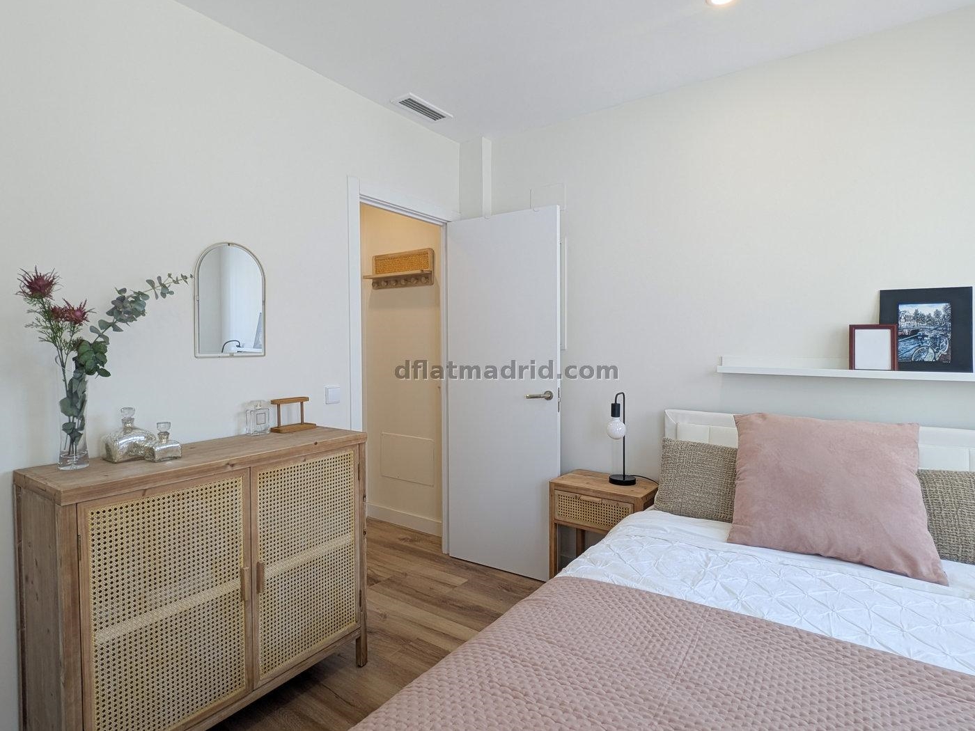 Bright Apartment in Tetuan of 1 Bedroom #2012 in Madrid