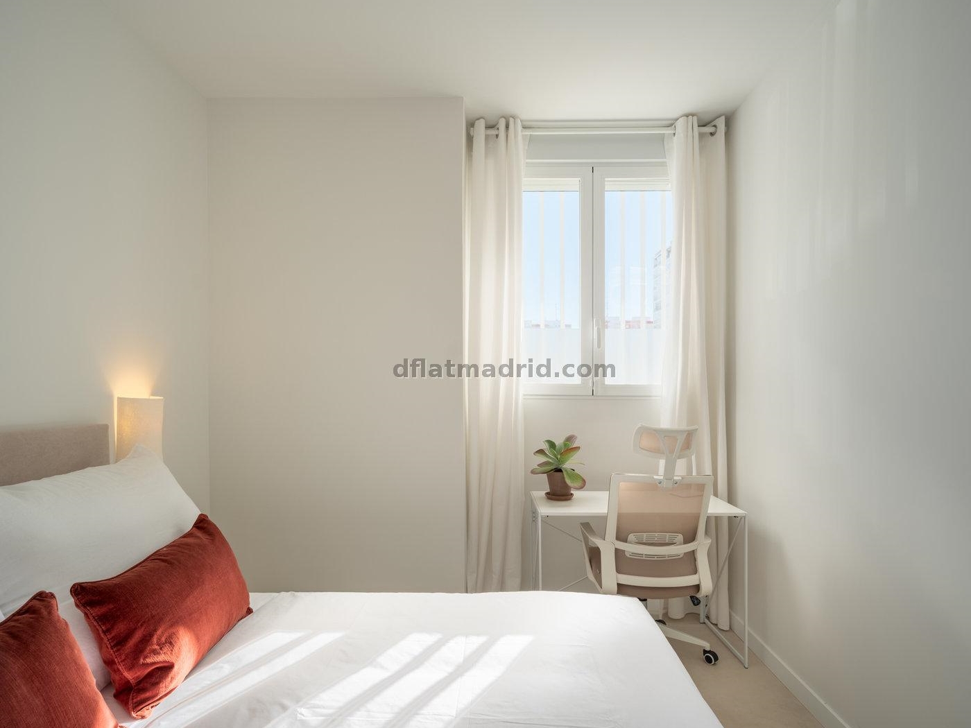 Apartamento Fuencarral de 1 Dormitorio #2032 en Madrid