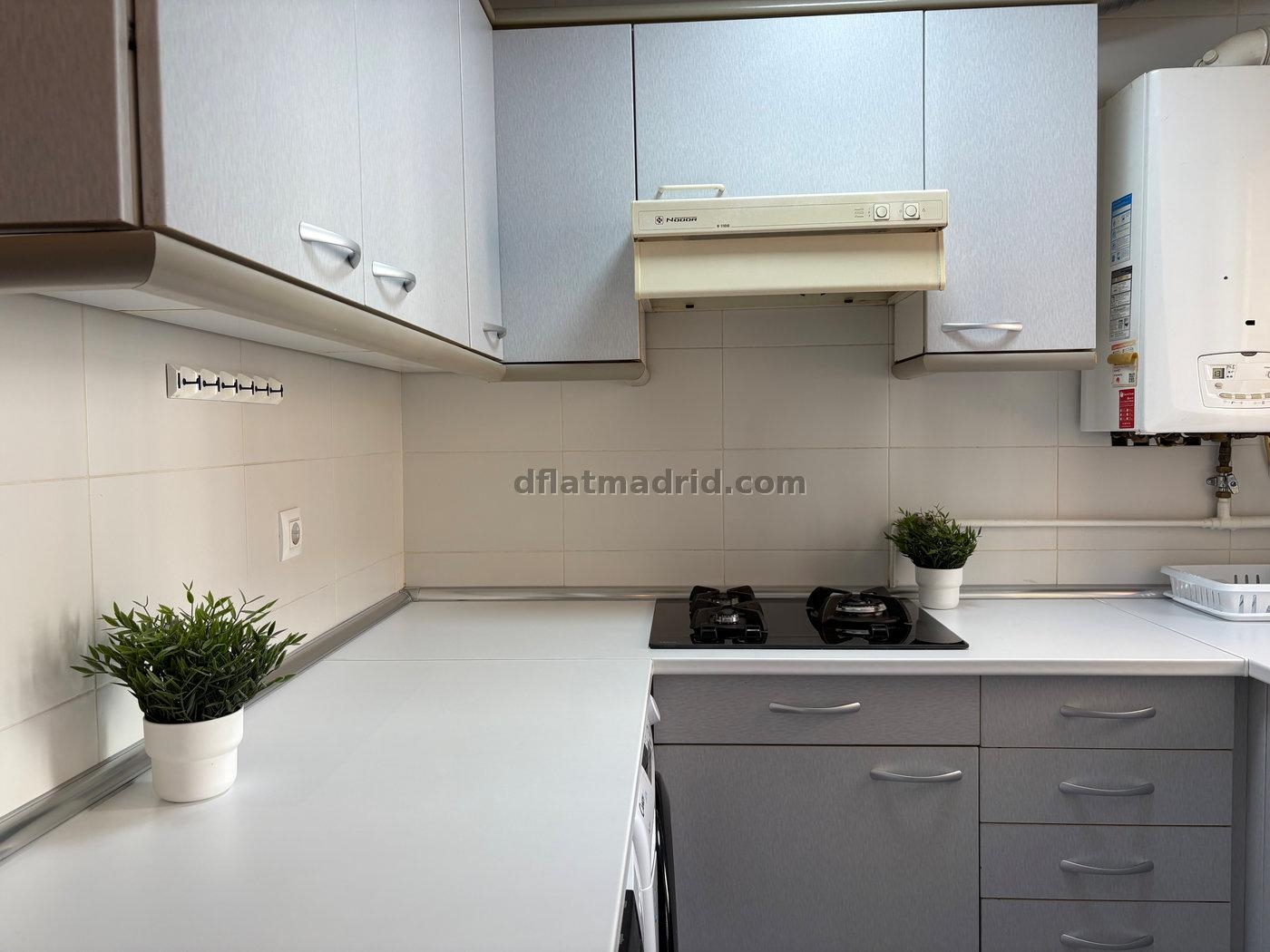 Apartamento Amplio en Tetuan de 3 Dormitorios #2040 en Madrid