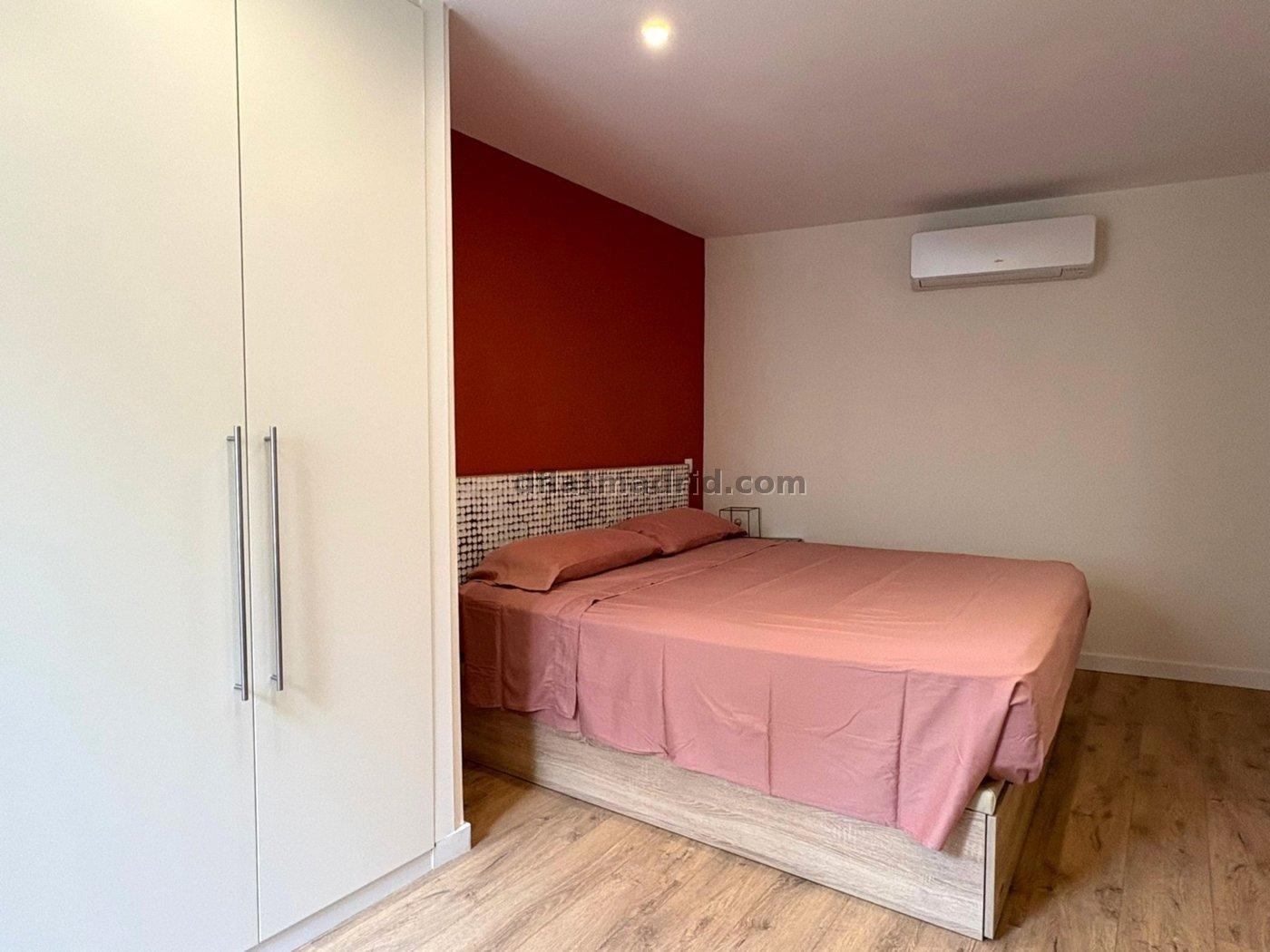 Apartamento en Centro de 1 Dormitorio #2049 en Madrid