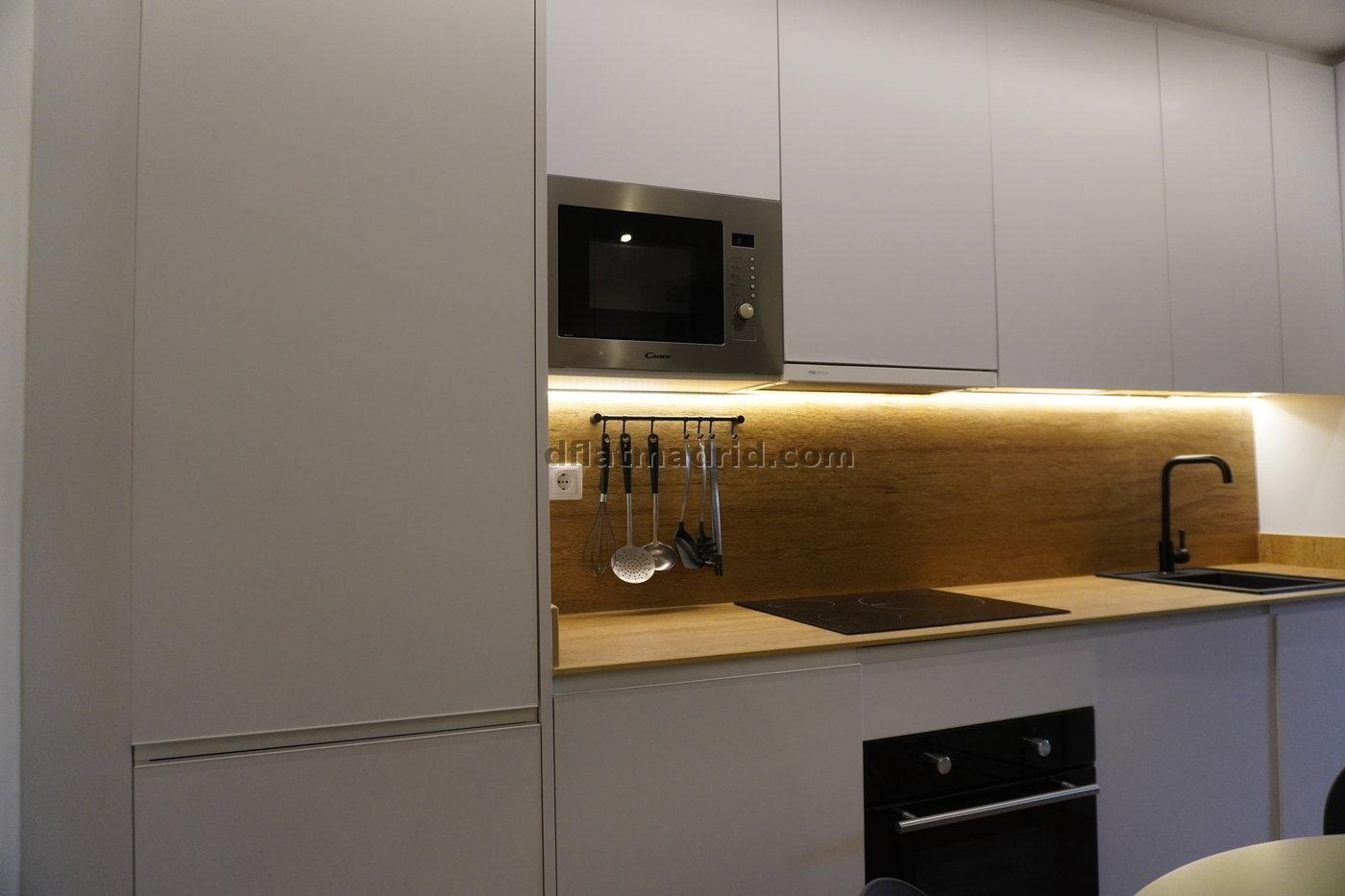 Apartamento en Centro de 1 Dormitorio #2049 en Madrid