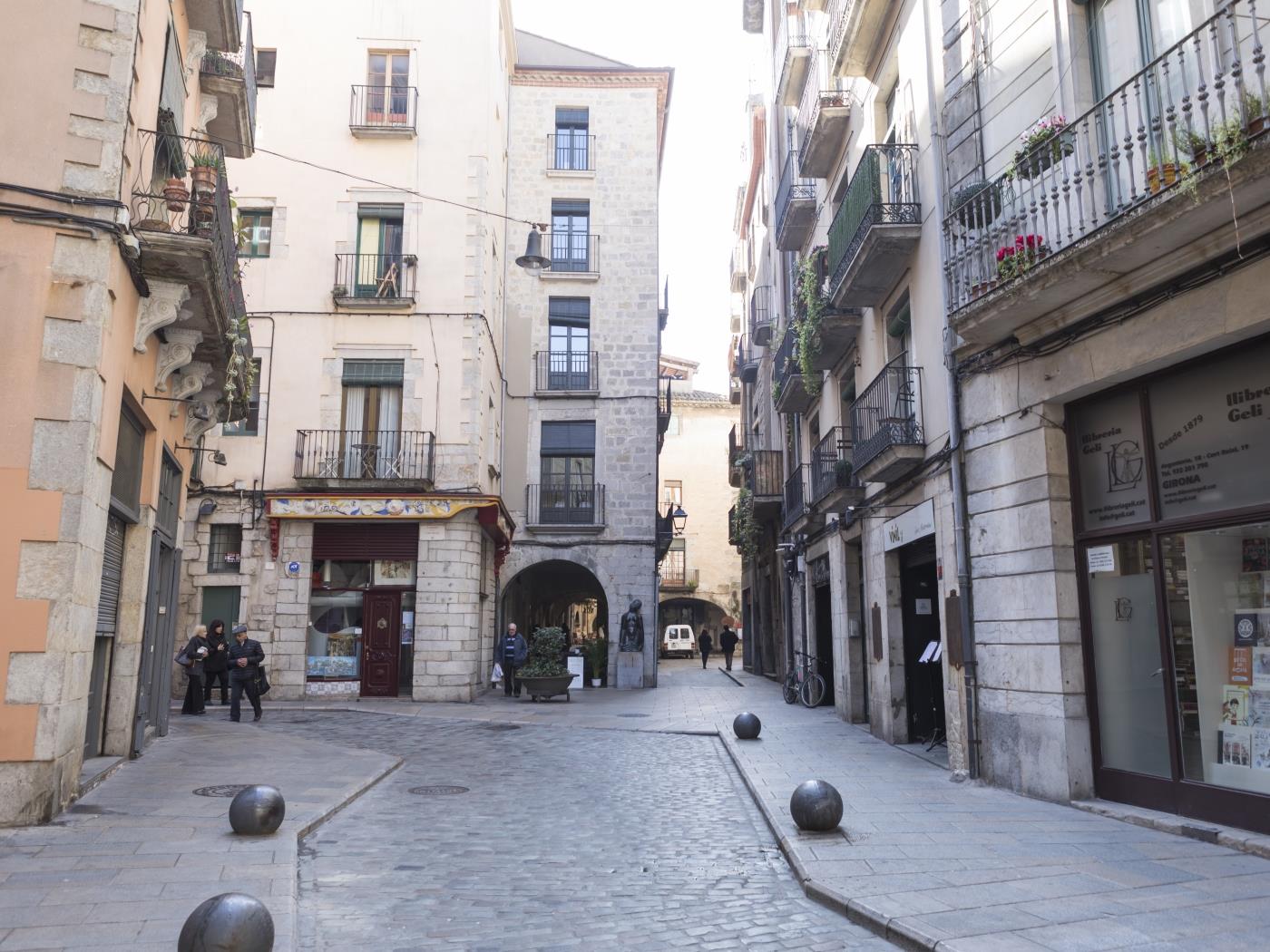 Bravissimo Cort Reial 1A, midden in de Oude Stad .en Girona