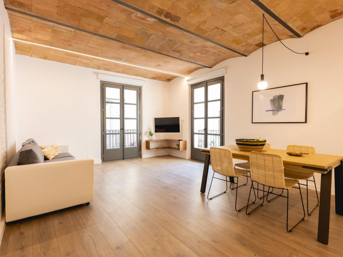 Bravissimo Entresol B, holiday apartment in Girona in Girona