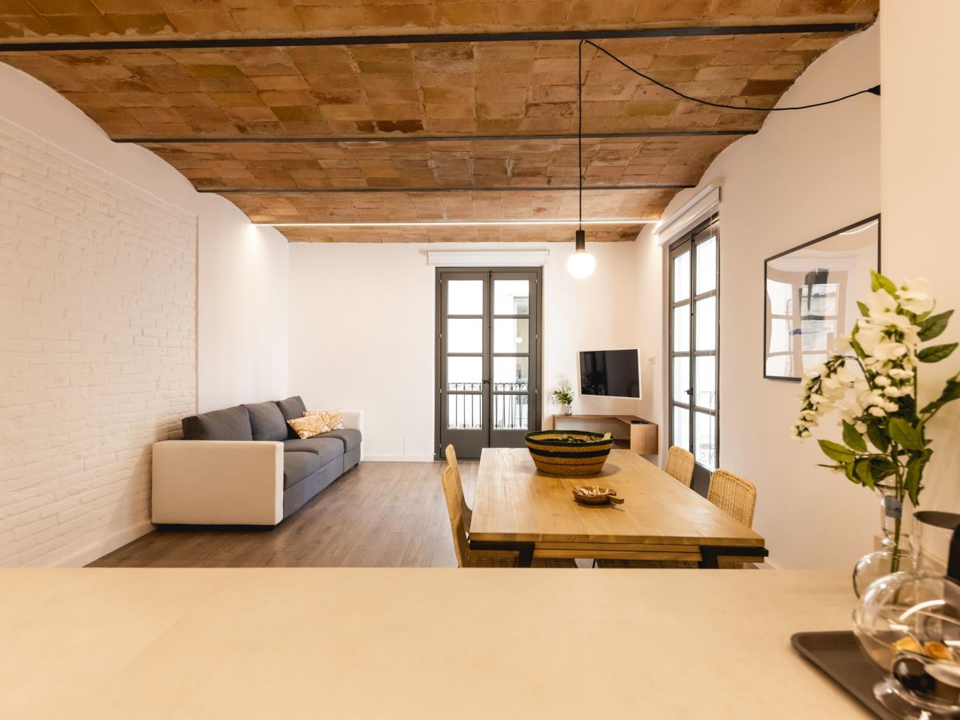 Bravissimo Entresol B, holiday apartment in Girona in Girona