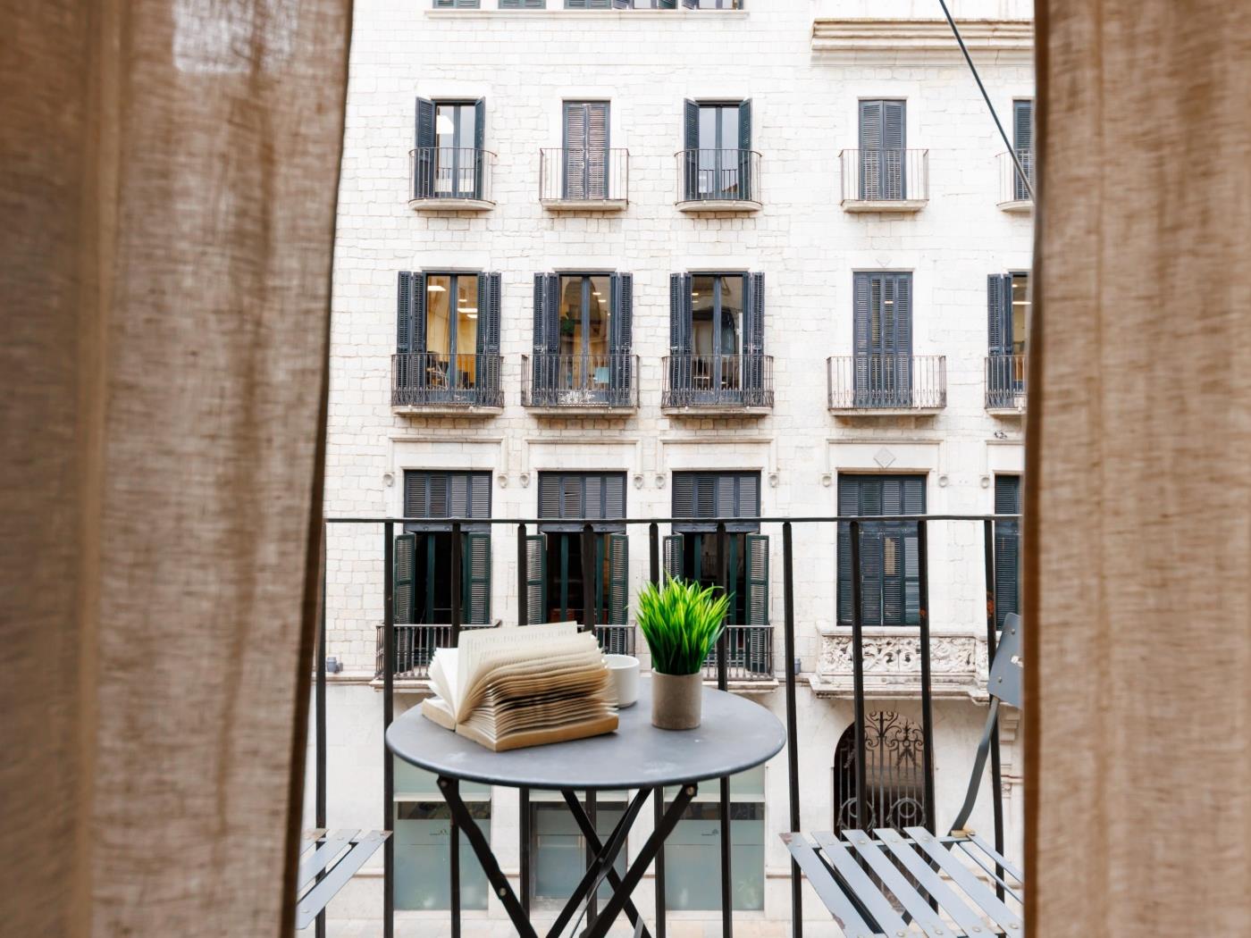 Plaça del Vi - Apartament de vacances a Girona | Bravissimo a Girona