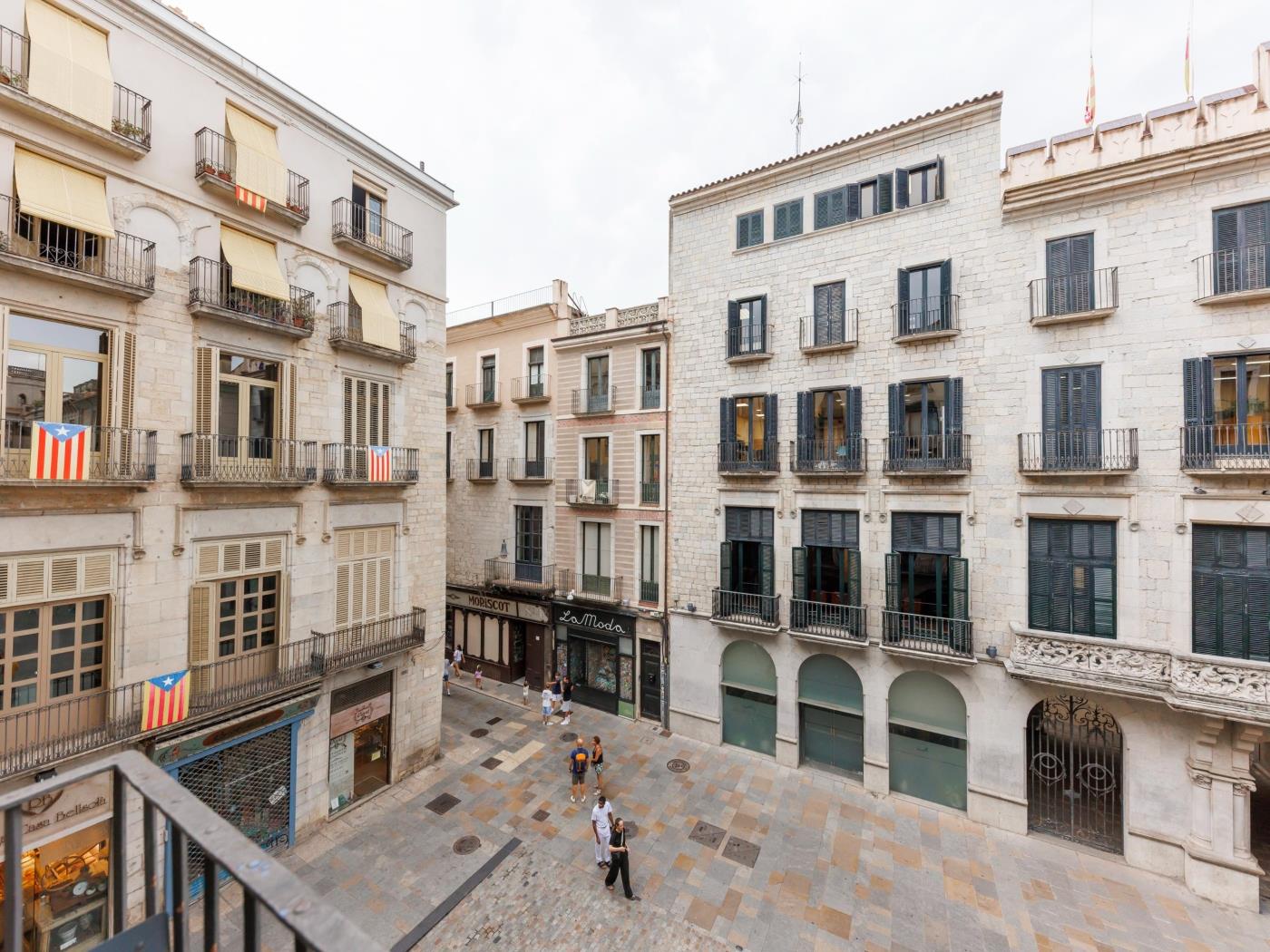 Plaça del Vi - Apartament de vacances a Girona | Bravissimo a Girona
