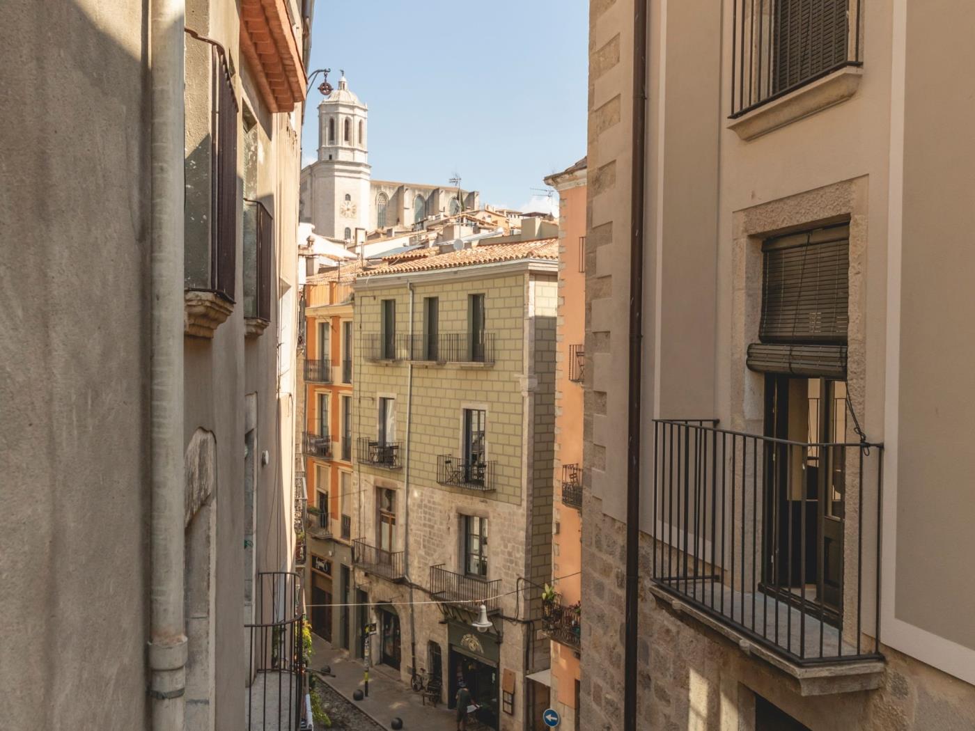 Bravissimo Plaça del Raïms, hartje Oude stad .en Girona