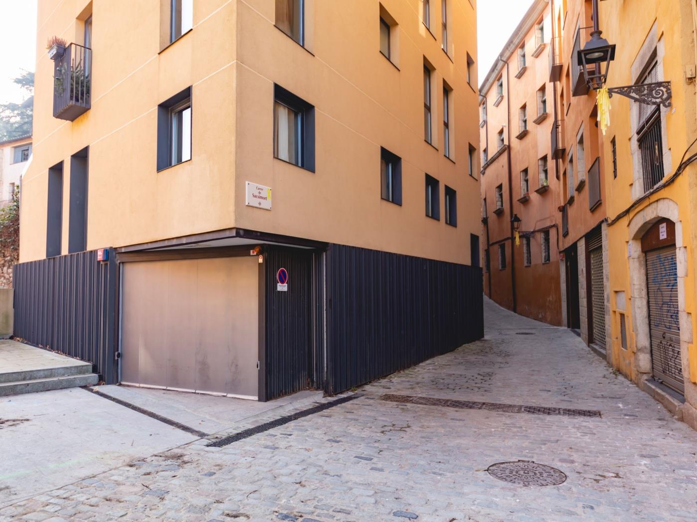 Bravissimo Sacsimort, ruim split level appartement .en Girona