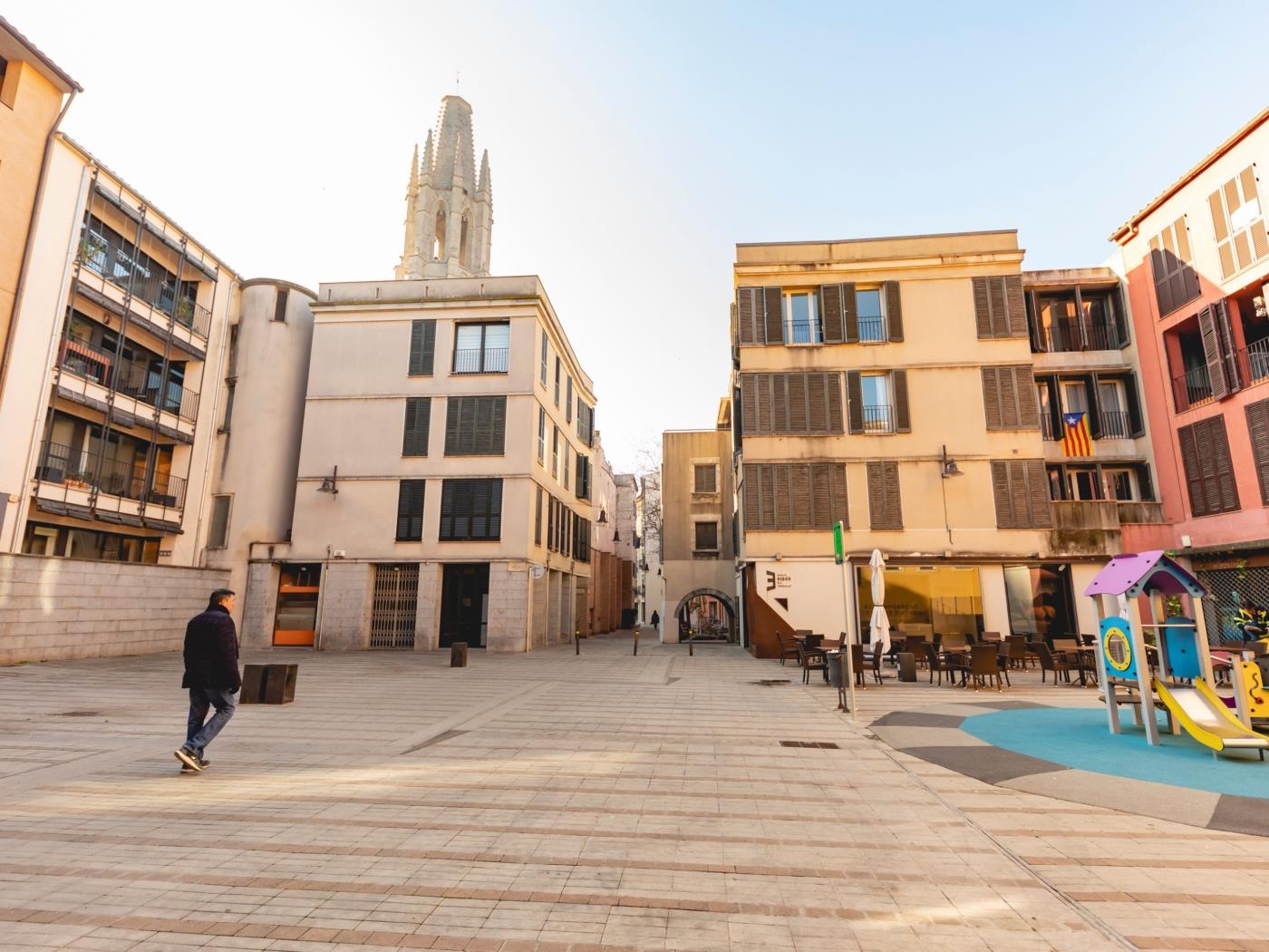 Bravissimo Sacsimort, ampli pis de dos nivells a Girona