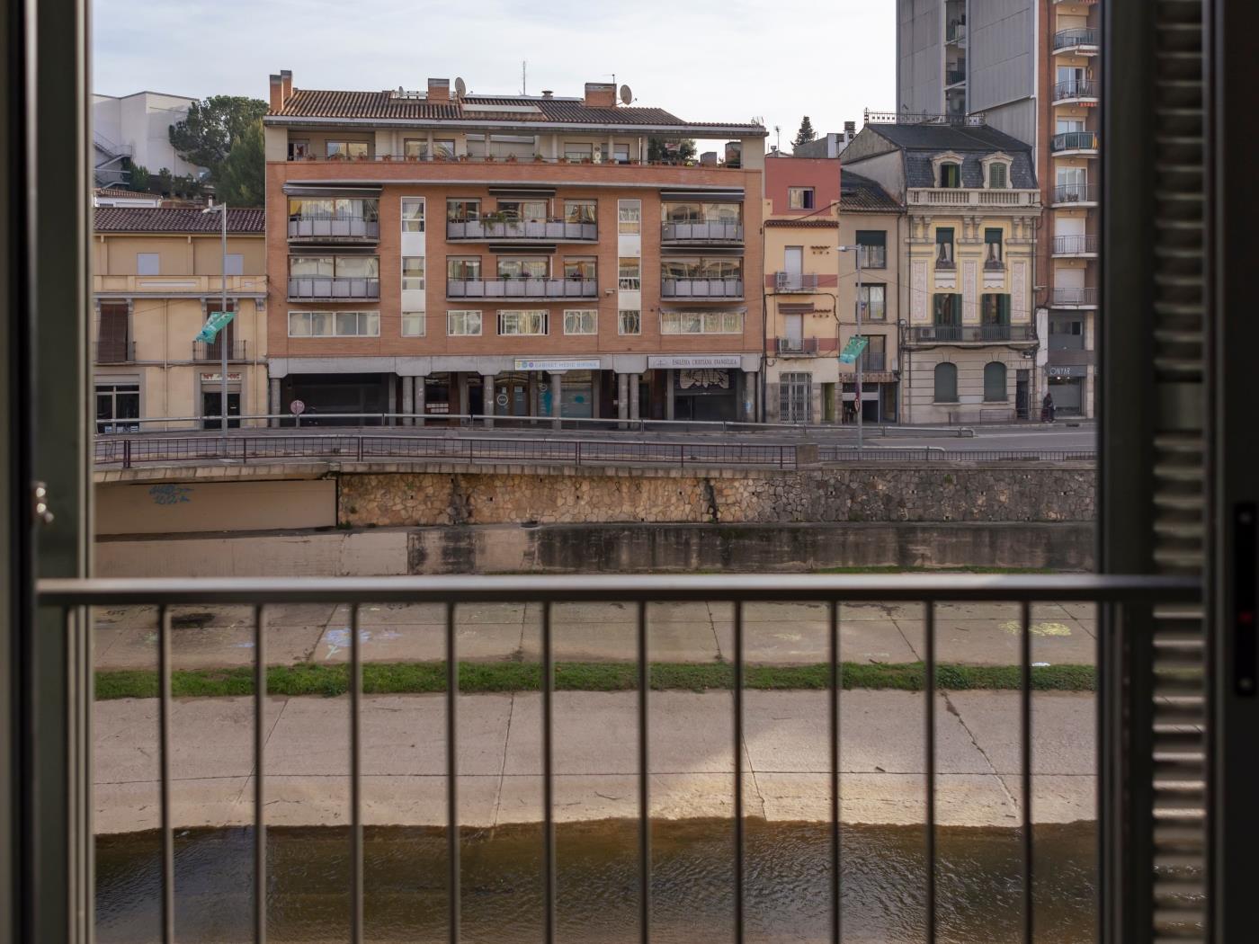 Bravissimo Riu Onyar, moderno y con 3 habitaciones en Girona