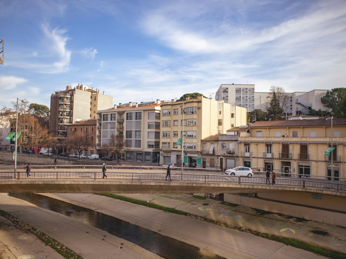 Bravissimo Riu Onyar, moderno y con 3 habitaciones en Girona
