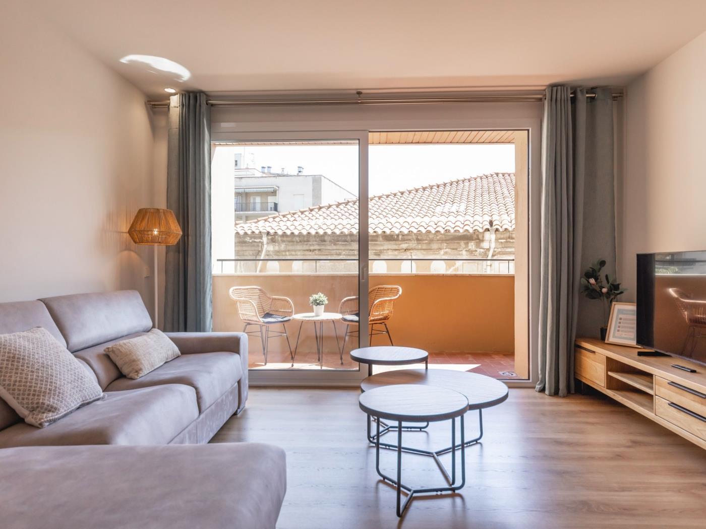 Bravissimo Falcó, 3 habitaciones y balcón en Girona
