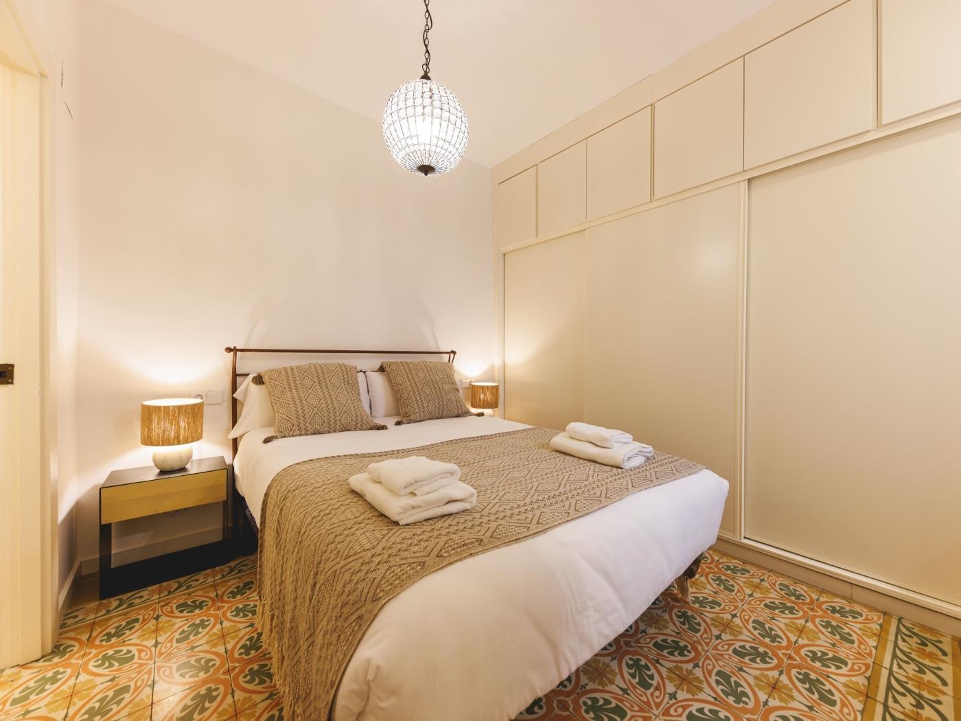 Mercaders 3-1-1 - Holiday Apartment Rental Girona | Bravissimo in Girona