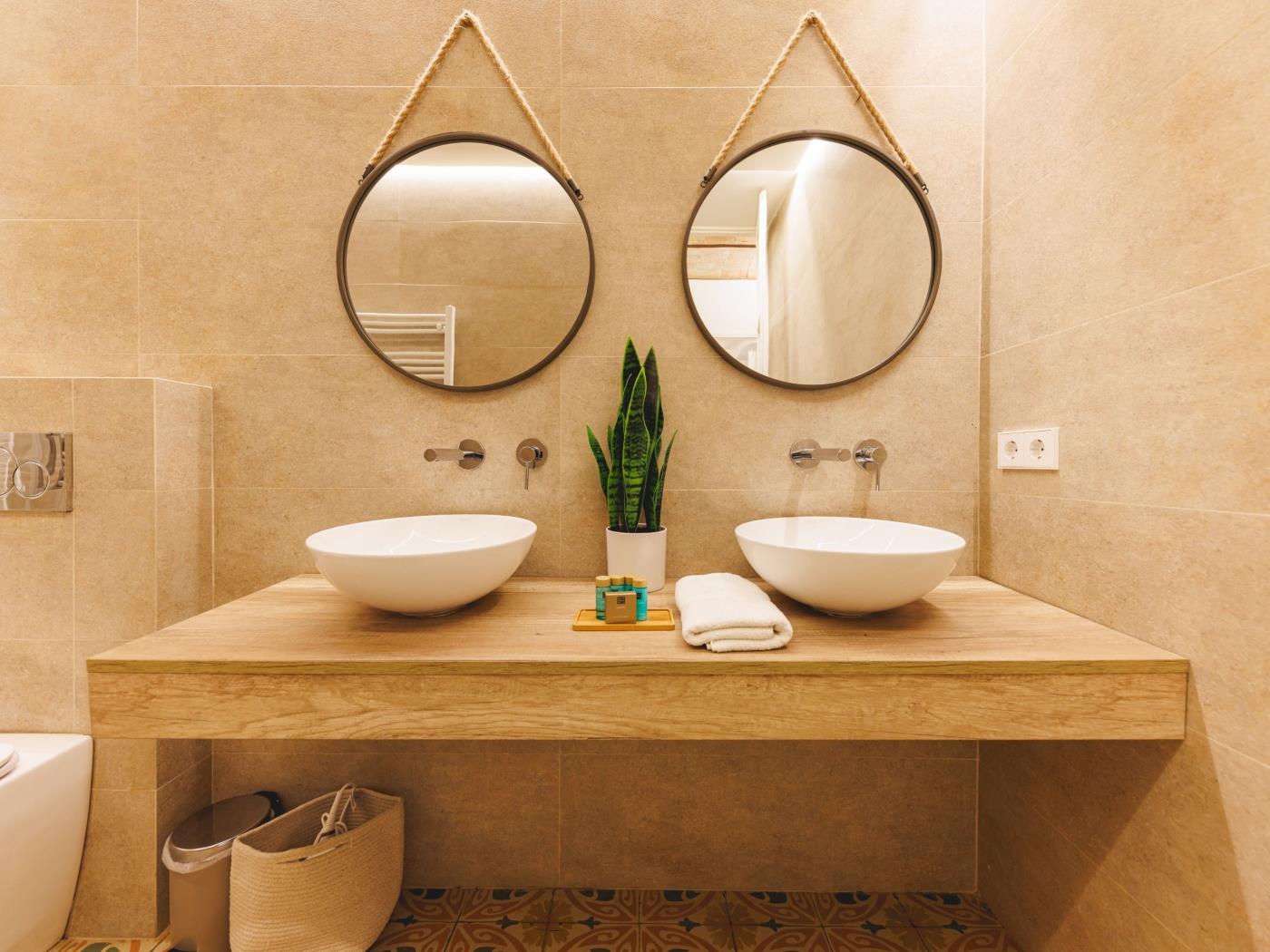 Mercaders 3-1-1 - Holiday Apartment Rental Girona | Bravissimo in Girona