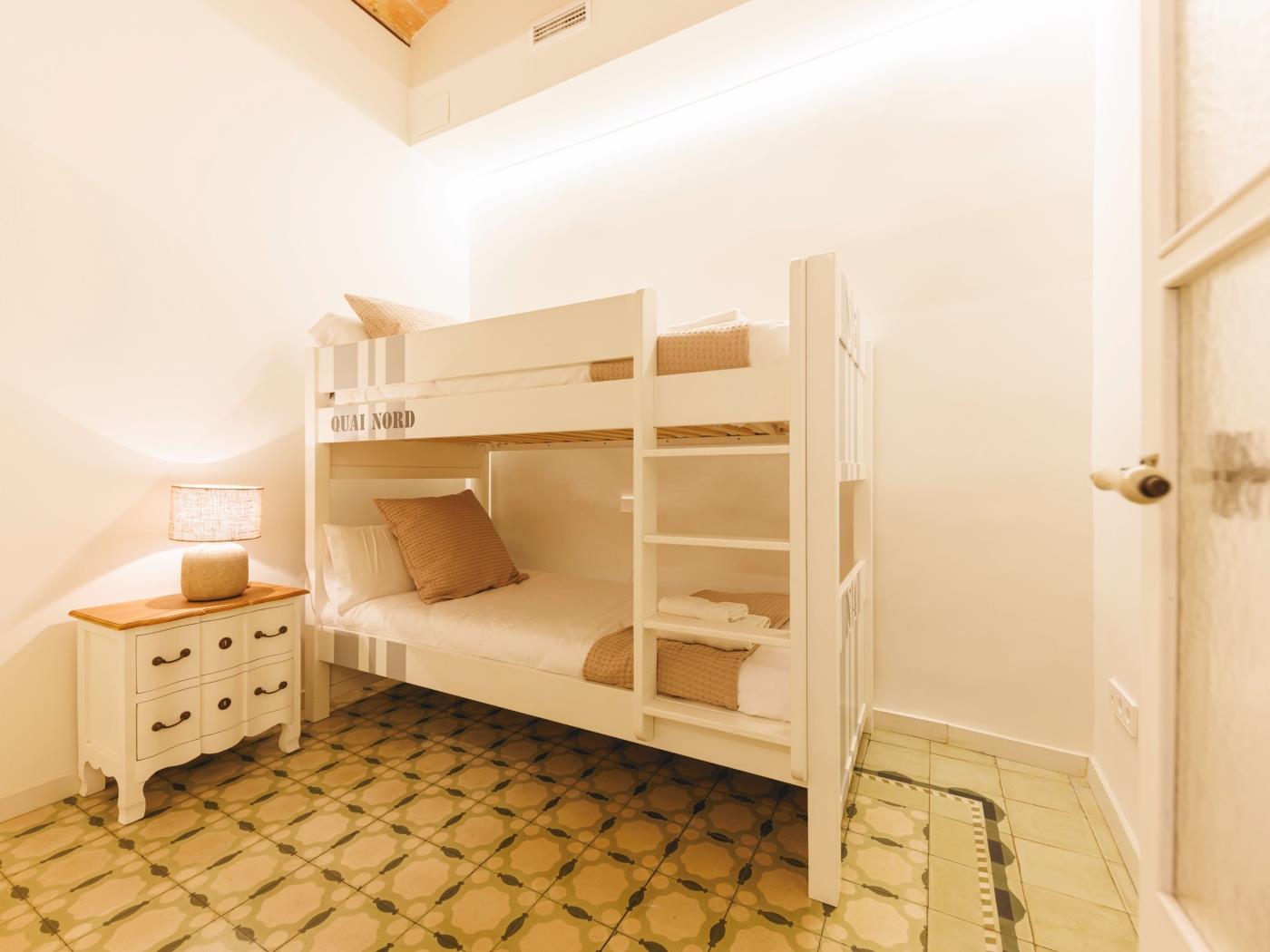 Mercaders 3-1-1 - Holiday Apartment Rental Girona | Bravissimo in Girona