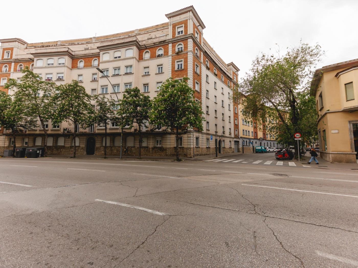 Turbau Entresol B - Holiday Apartment Rental Girona | Bravissimo in Girona